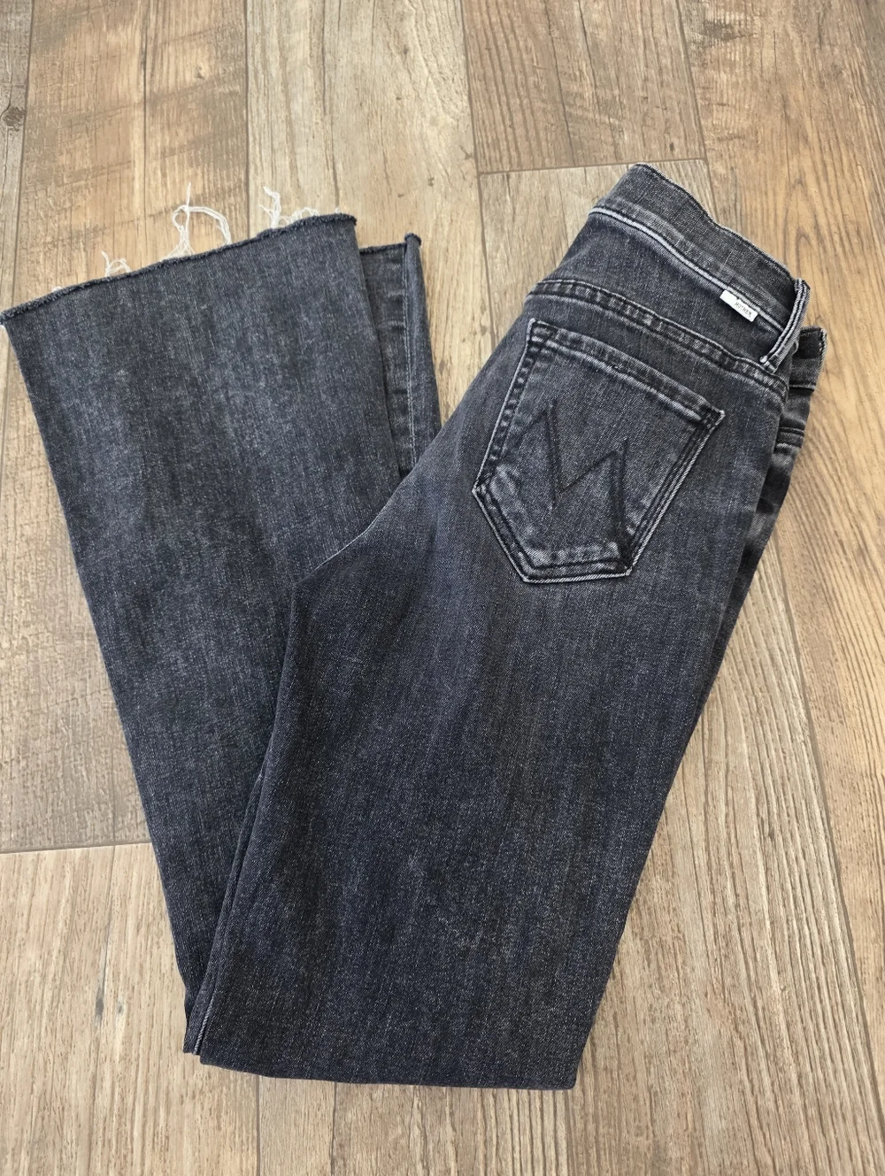 Mother Jeans The Weekender Fray Sz 25 Friday The 13th Wash Euc - Picture 3 of 4